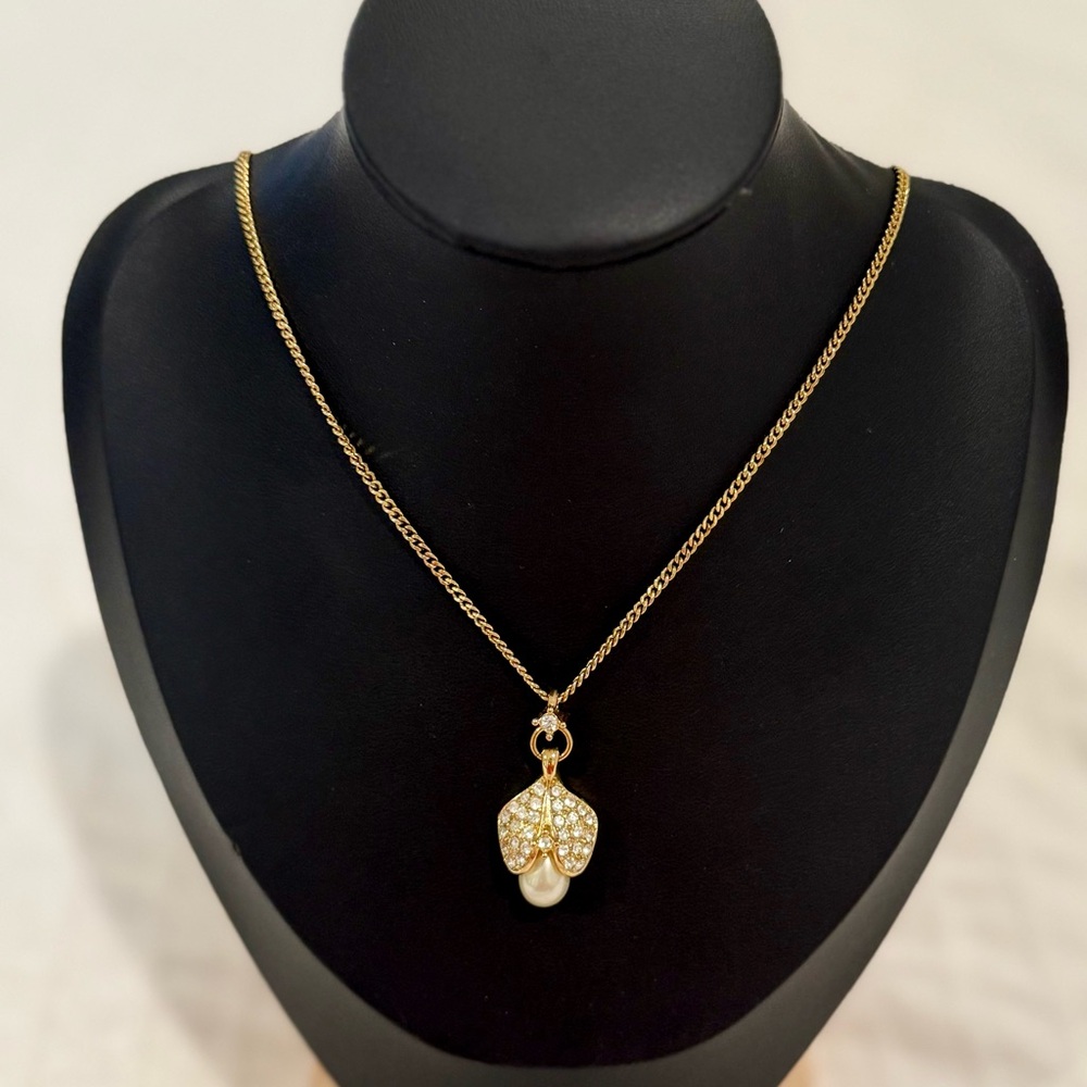 Vintage Christian Dior Elegant Gold Pendant With Pearl Necklace